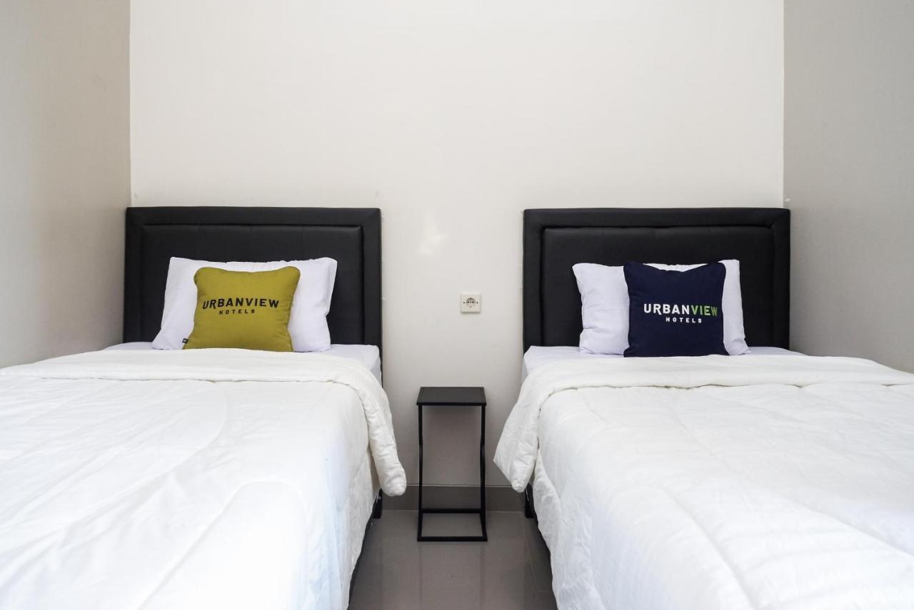 Urbanview Hotel Syariah John Sweet Home By Reddoorz Tegal  Exterior photo