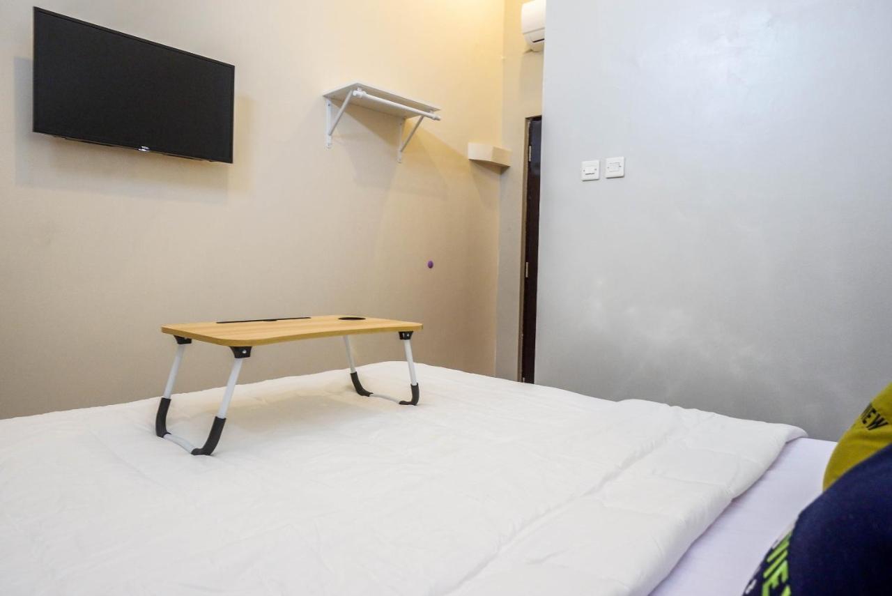 Urbanview Hotel Syariah John Sweet Home By Reddoorz Tegal  Exterior photo