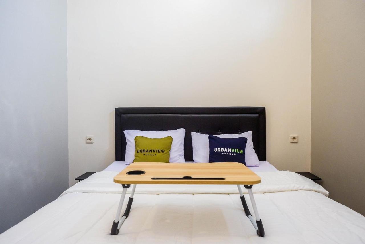 Urbanview Hotel Syariah John Sweet Home By Reddoorz Tegal  Exterior photo