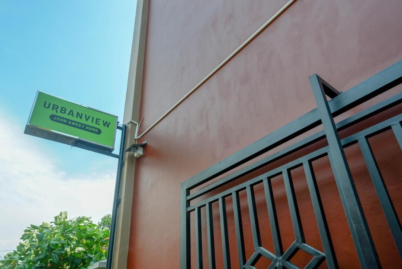 Urbanview Hotel Syariah John Sweet Home By Reddoorz Tegal  Exterior photo