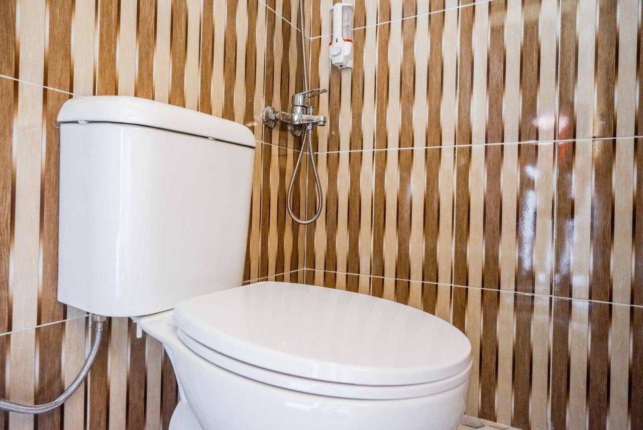 Urbanview Hotel Syariah John Sweet Home By Reddoorz Tegal  Room photo